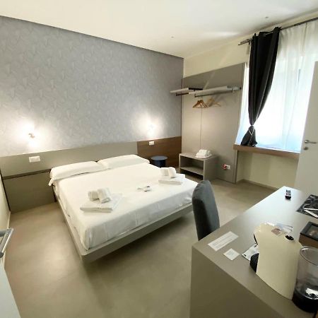 Levante Apartment And Room Bari Exteriör bild