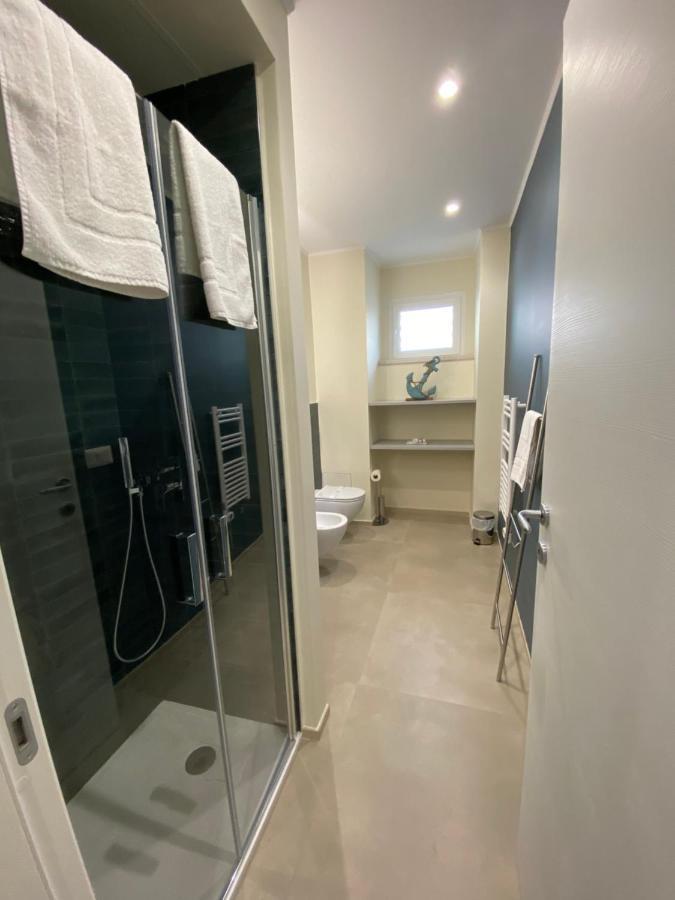 Levante Apartment And Room Bari Exteriör bild