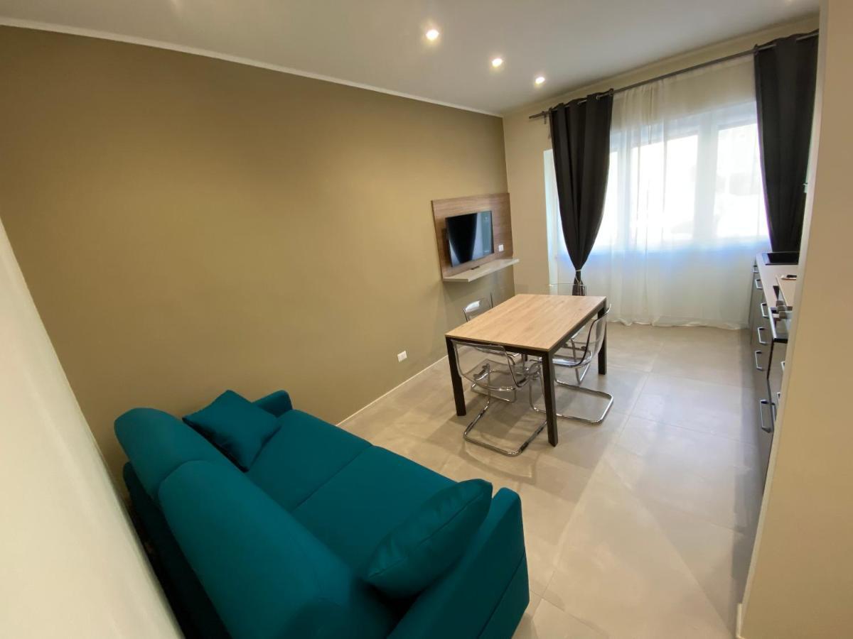 Levante Apartment And Room Bari Exteriör bild