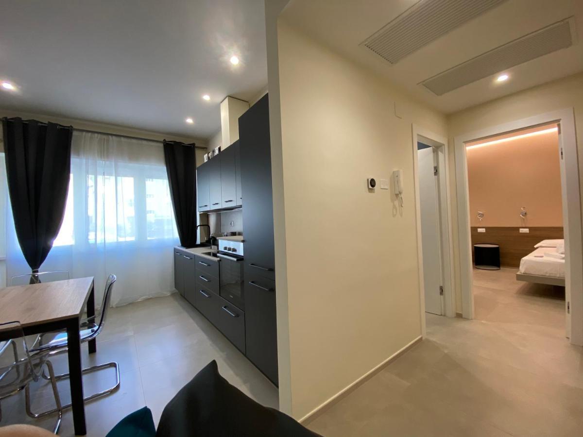 Levante Apartment And Room Bari Exteriör bild