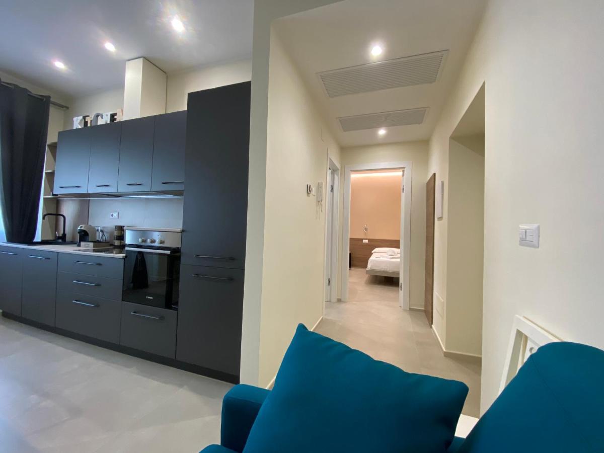Levante Apartment And Room Bari Exteriör bild