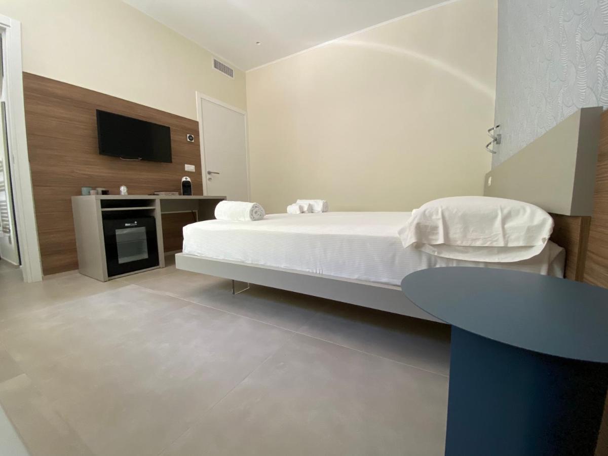 Levante Apartment And Room Bari Exteriör bild